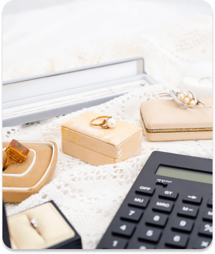 査定と説明を行っている様子